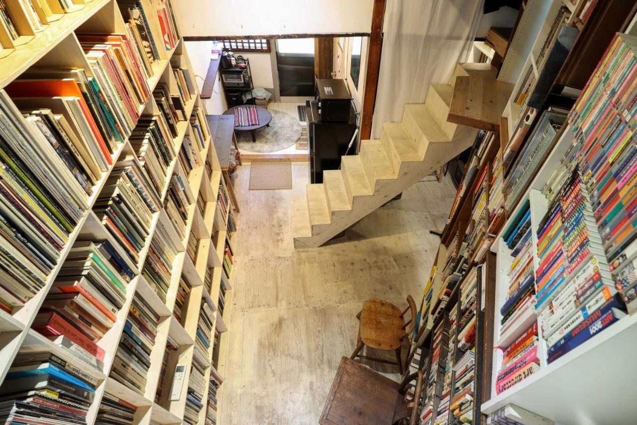 Gasthuis Kab Library And Residency 想像力の羽をもつ古民家長屋 *