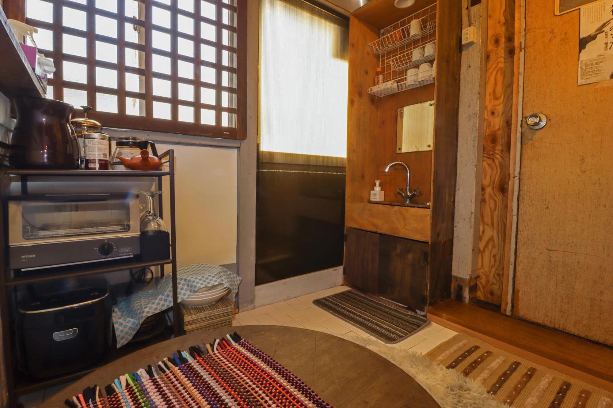 Gasthuis Kab Library And Residency 想像力の羽をもつ古民家長屋