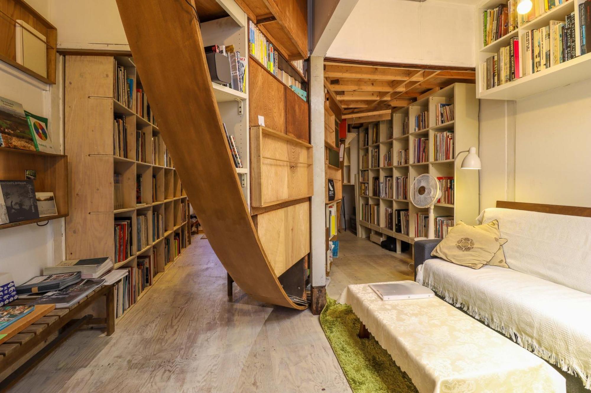 Casa de hóspedes Kab Library And Residency 想像力の羽をもつ古民家長屋 Tóquio